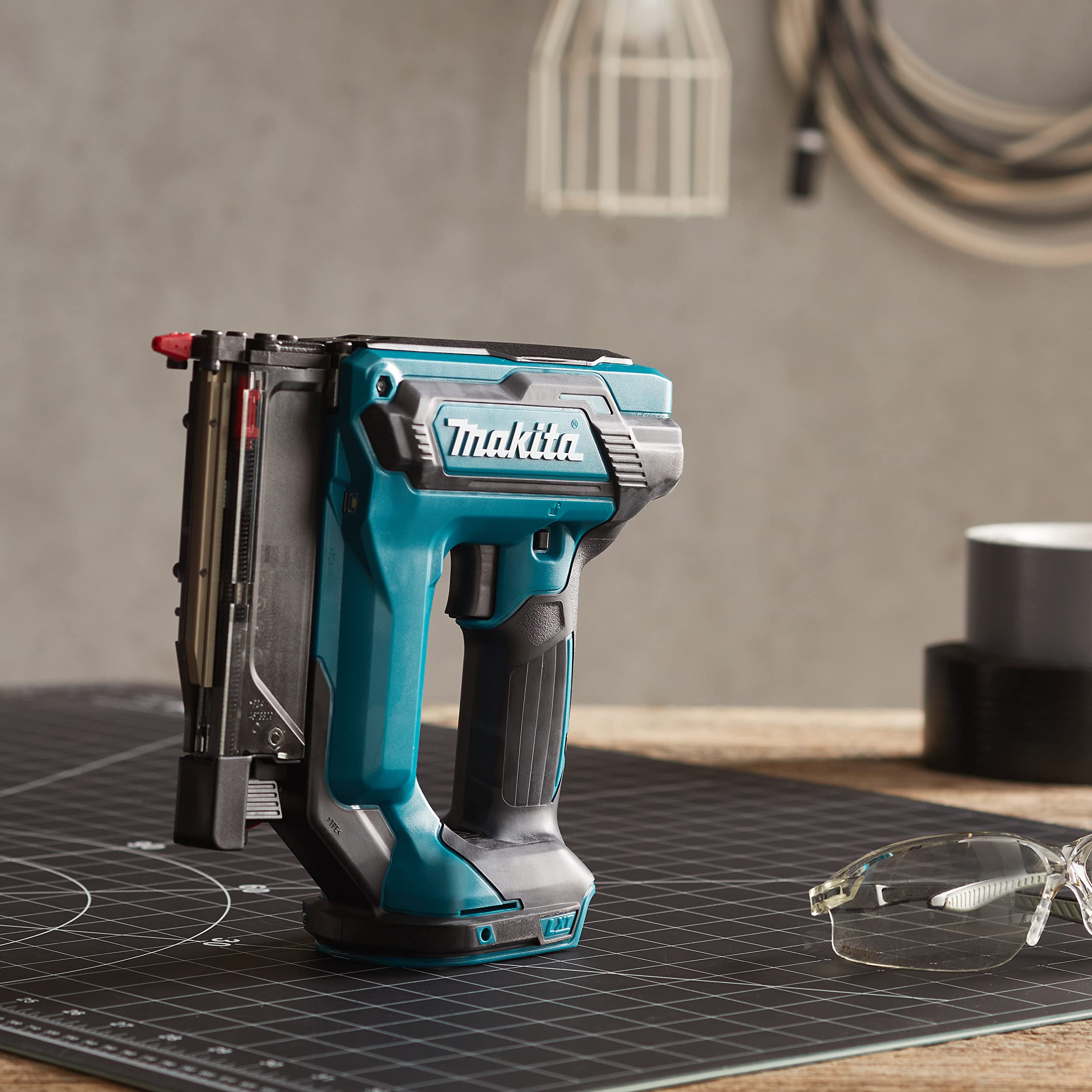 Makita DPT353Z 18V Pin Nailer, Easy Operation, 18 V, Blue, Bare